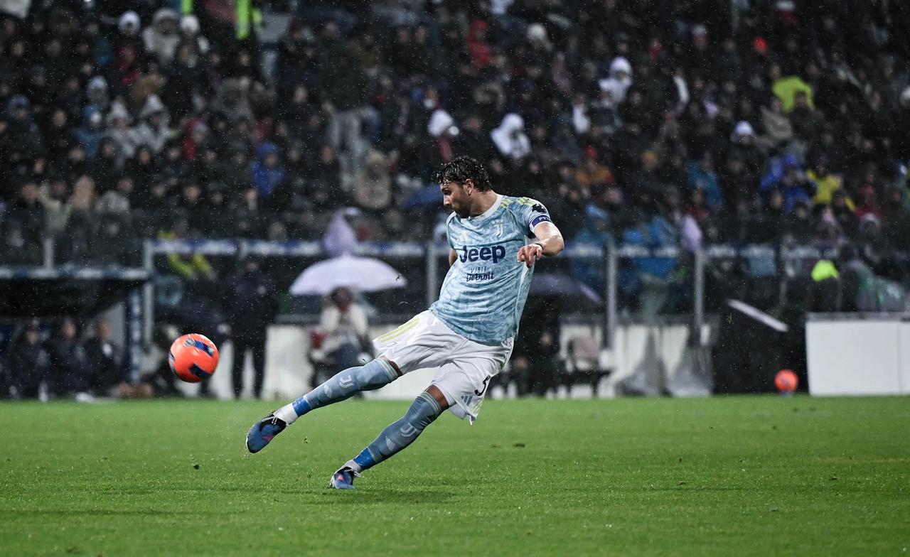 尤文图斯0-1败走撒丁岛，洛卡特利赛后采访：

“从比赛过程来看，我们的表现不错