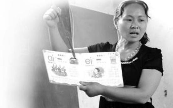 1994年，河南一18岁少女以2700元的价格，被卖给老汉，婚后她多次逃跑，自杀