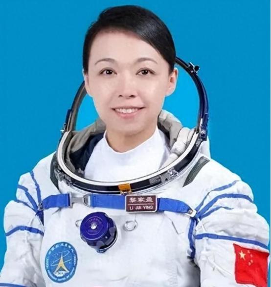 太离谱了！黎家盈刚跟着神舟二十三号上太空，就被扒履历、扣帽子、泼脏水。一个香港来