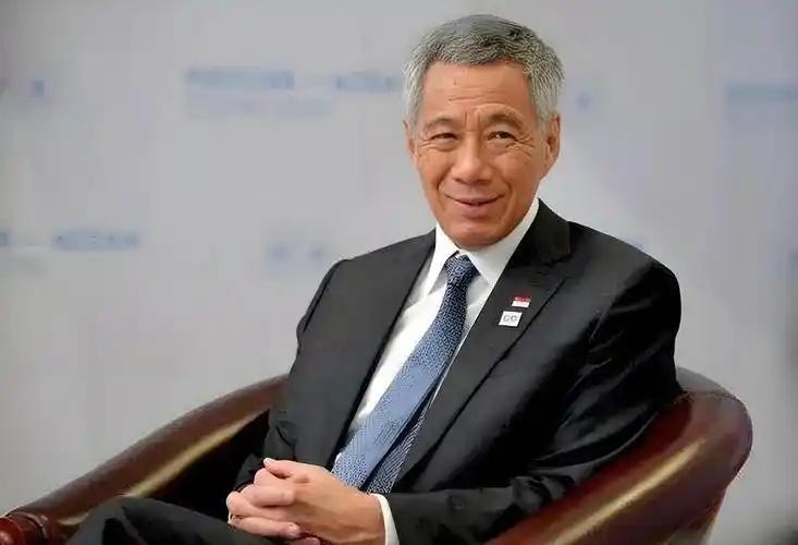 新加坡港，被中方“釜底抽薪”了！
中国“冰上舰队”已“战略绕过”马六甲，2万集装