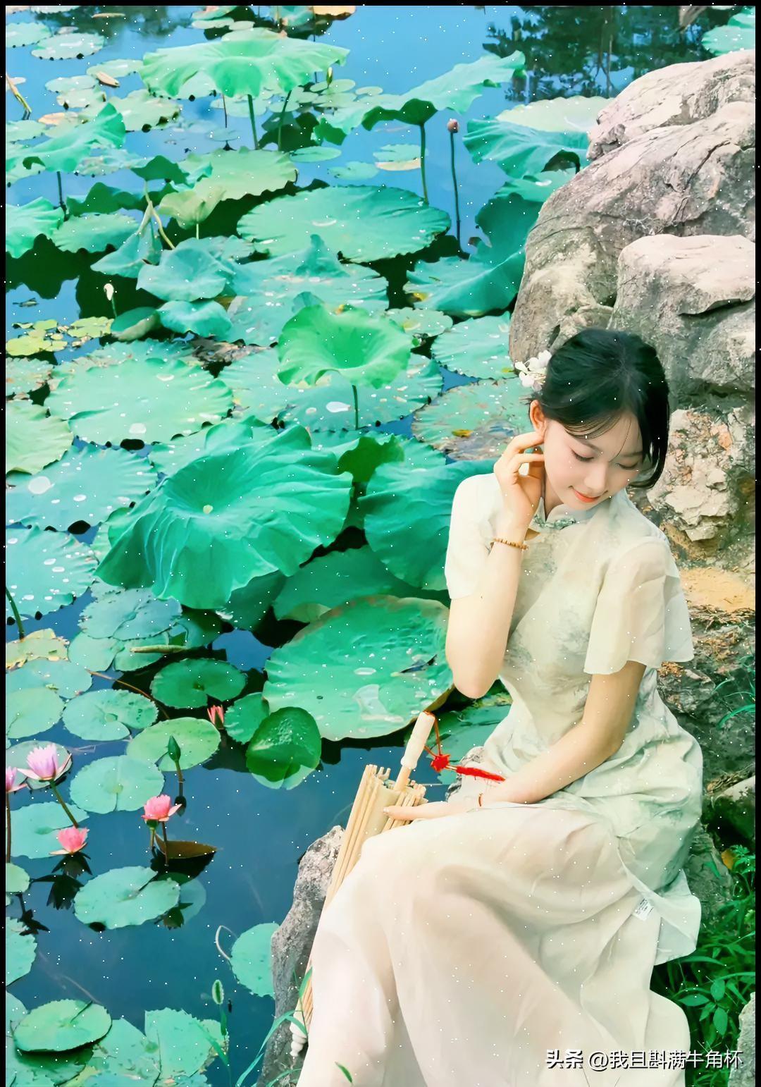上联：藕花深处骚人梦
下联：有请雅士[玫瑰][玫瑰][玫瑰]