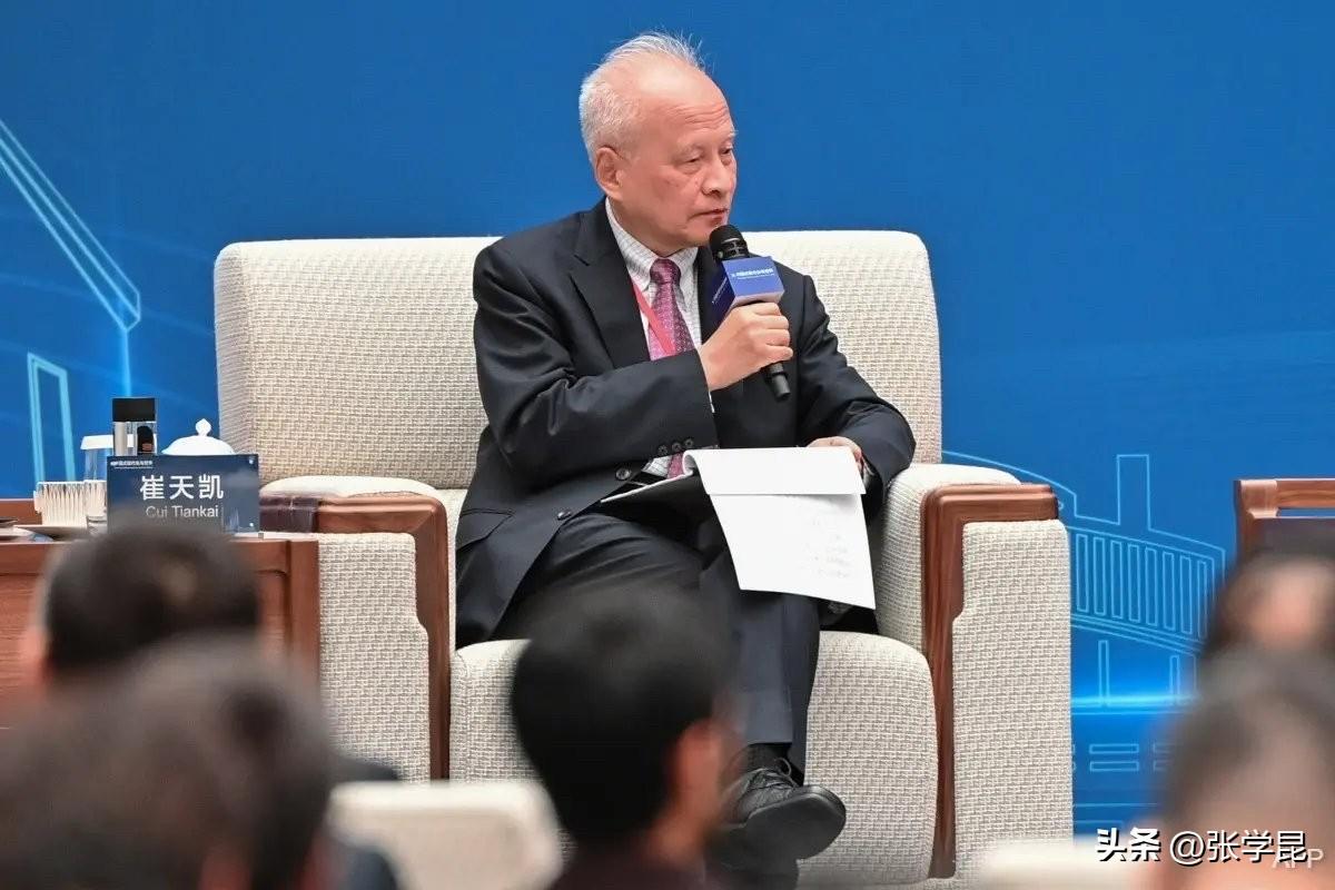 中国不接美国甩出的“中美G2”这张牌。中国前驻美大使崔天凯说：世界不能、也不该由