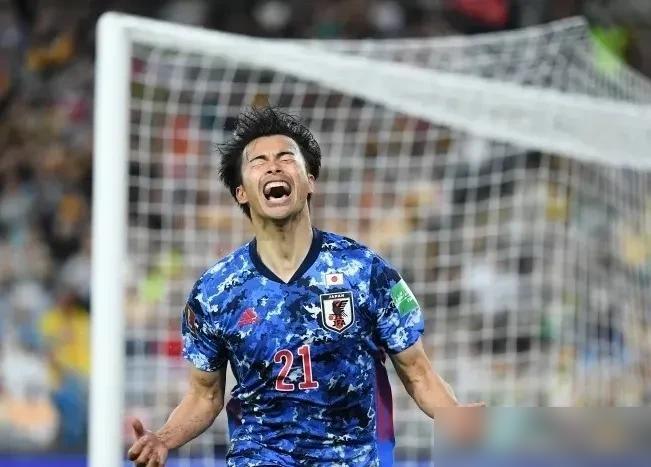 日本队今晚太燃了！主场2-0拿下巴林提前三轮晋级世界杯，镰田大地和久保建英下半场