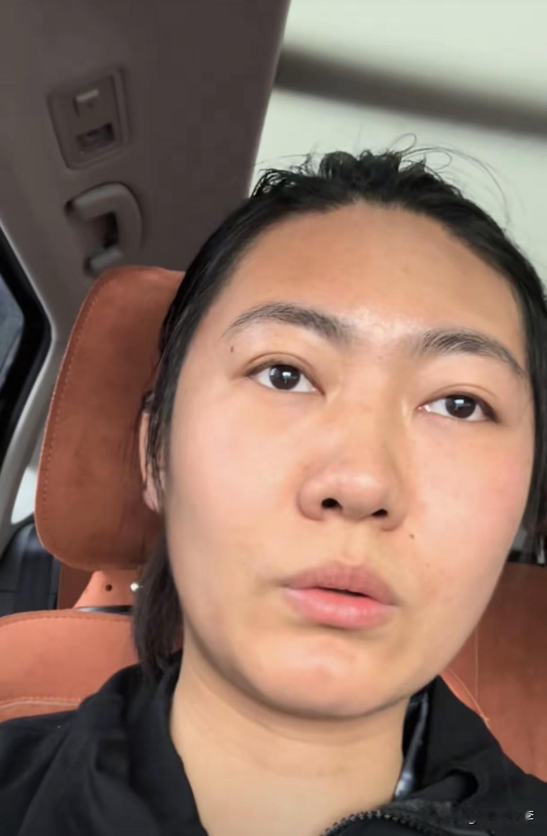 宋珍珍前几天说过这样一段话：“该死的，在深圳时候好几家上市老板把我睡了都没给钱，