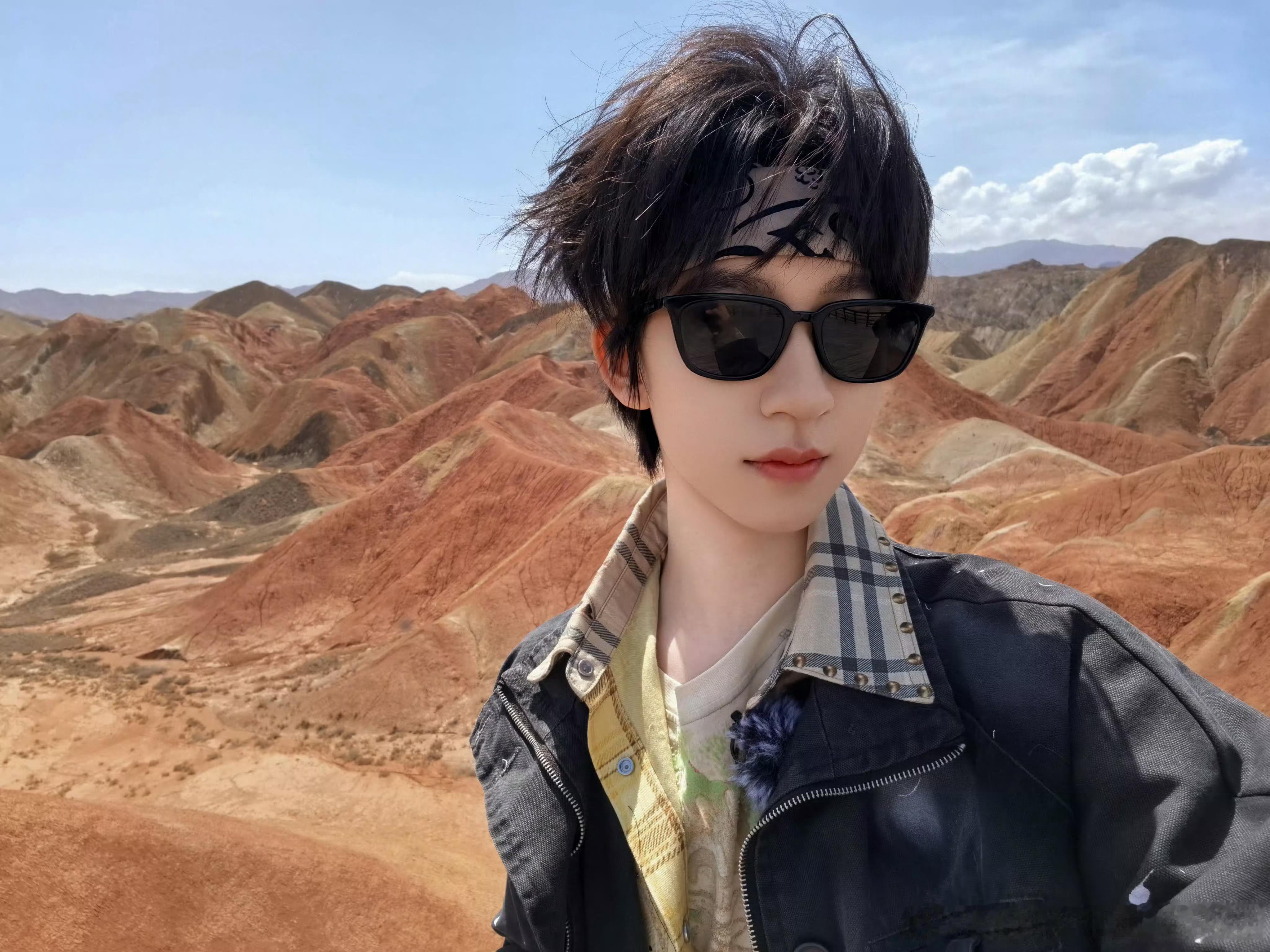 这个贺峻霖放两张照片就跑了 根本不管我的死活 