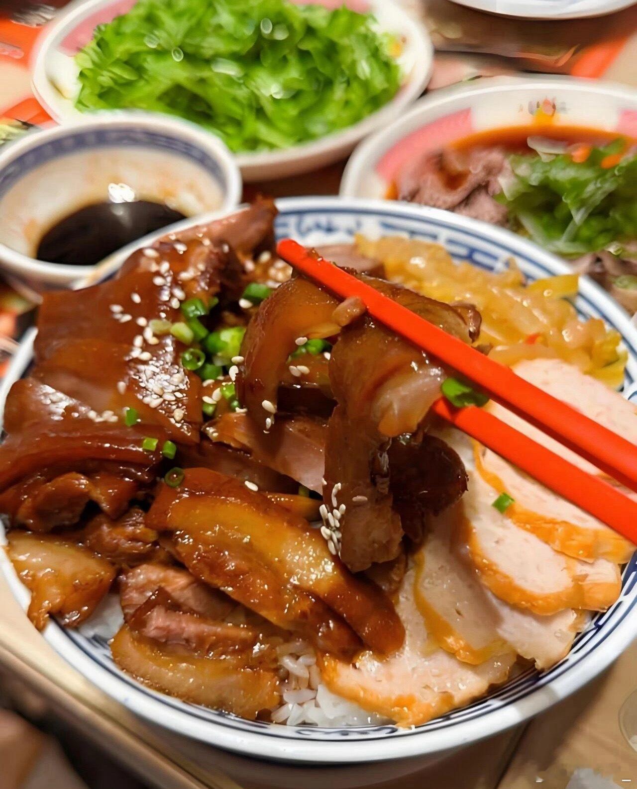 娱乐圈有自己的老吃家 明星拍戏之余最爱挖掘本地地道美食，深谙哪家味道正宗，论会吃