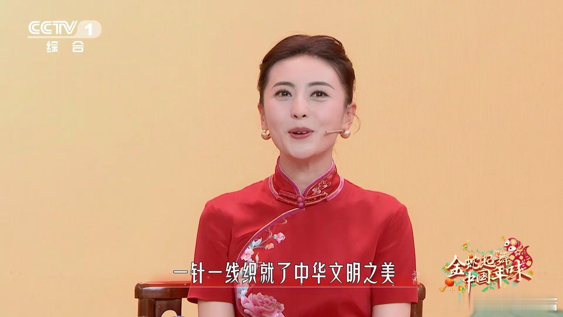 中国人的衣服花纹简直是宝藏  中国传统服饰纹样大有讲究  龙腾、凤舞、瑞兽相随，