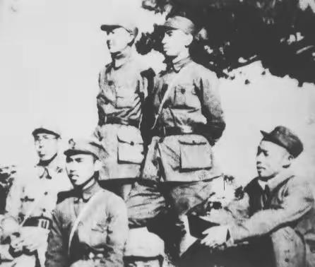 1944年5月3日，单德贵带着妻子女儿和两名随身警卫，投降了驻河间的日军。
 