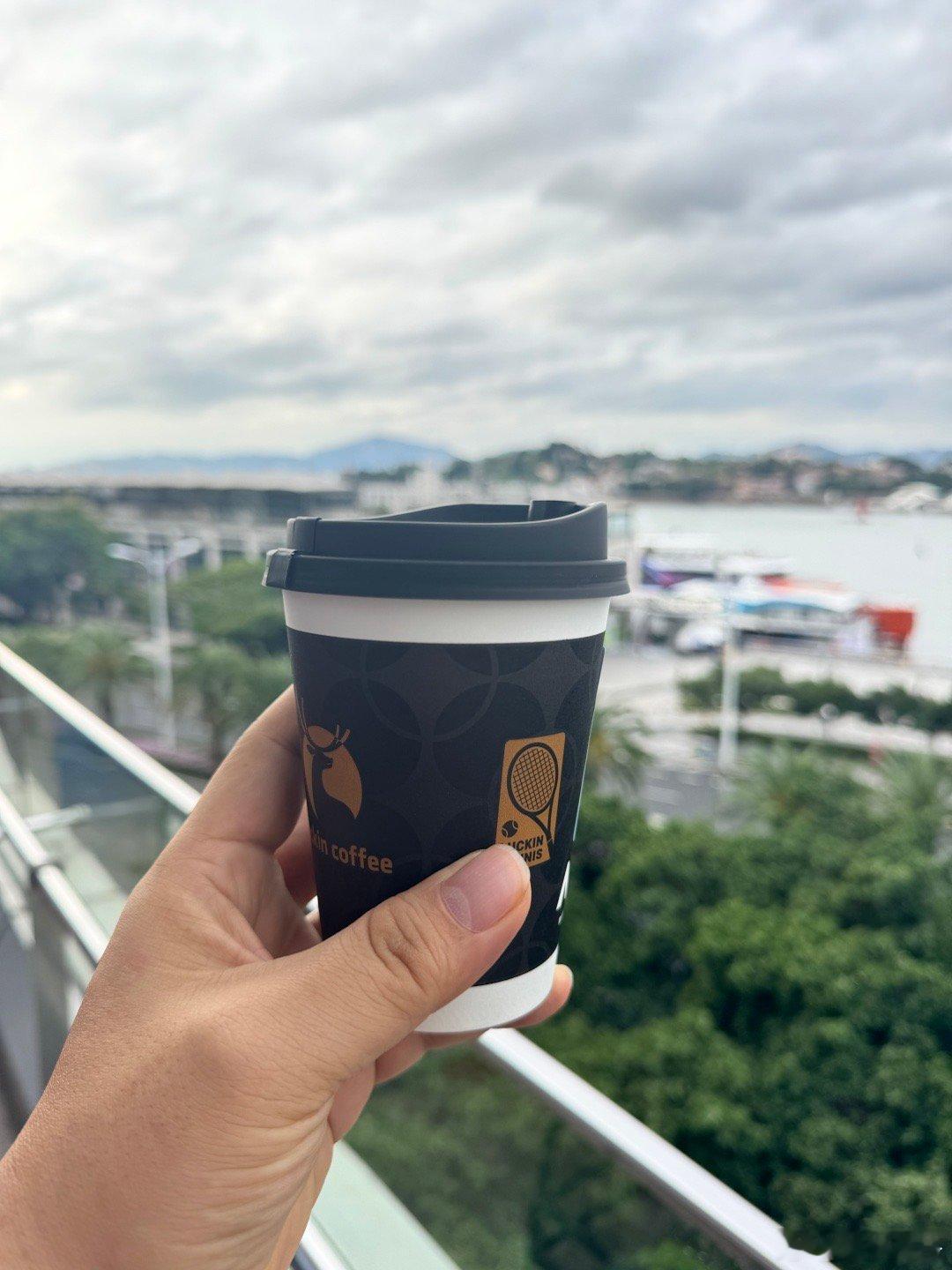 第10000家瑞幸，早上七点就开门了瑞幸  ​​​