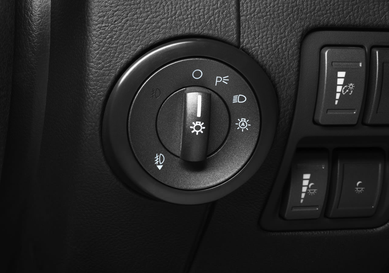 林肯  2010款为初代MKZ中期改款车型（2007-2012初代），基于福特C