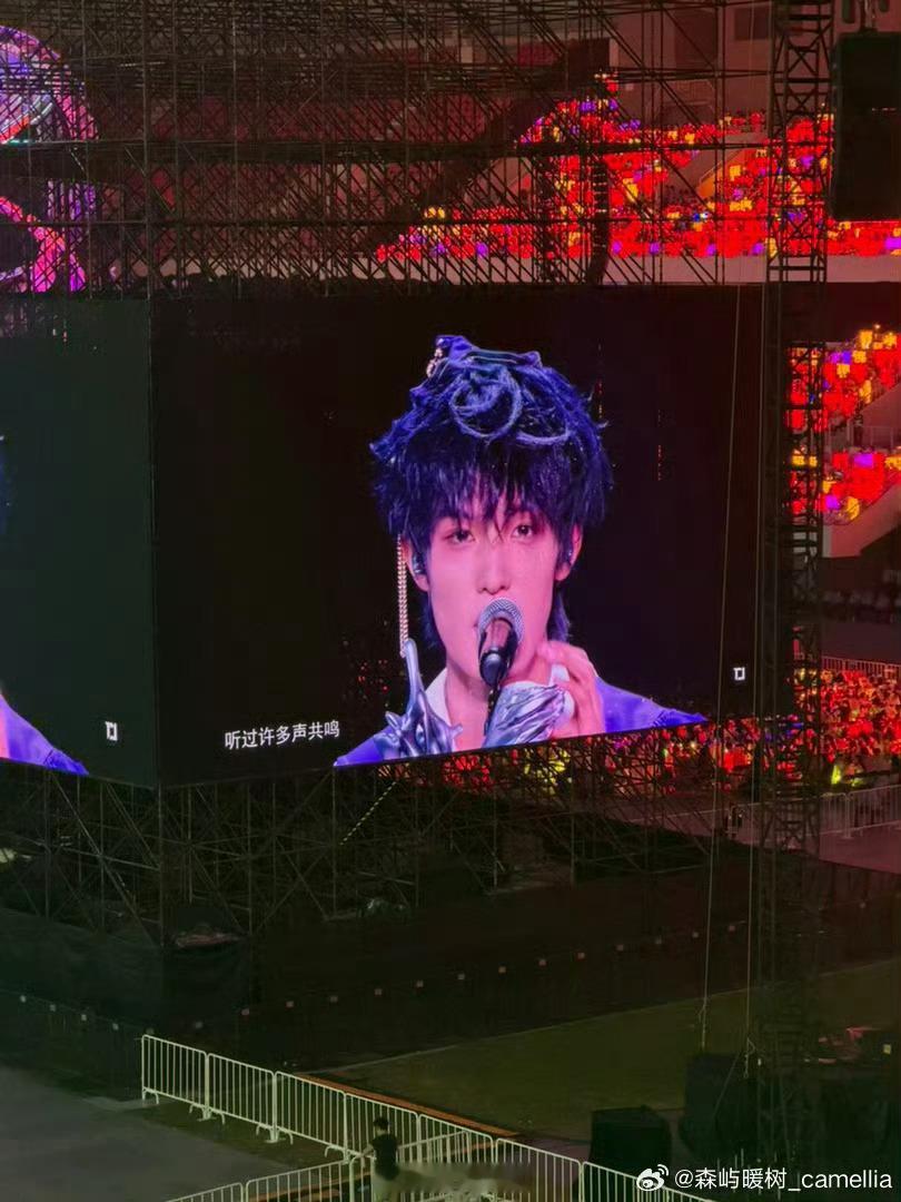 wc……………张泽禹紫发