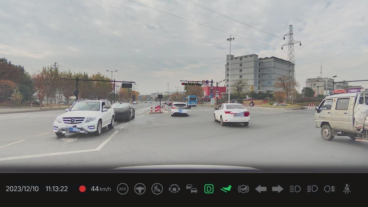 我们金华这种小地方也可以看到猎装车？？当时想着掉头追上来看看的 没追上[允悲][