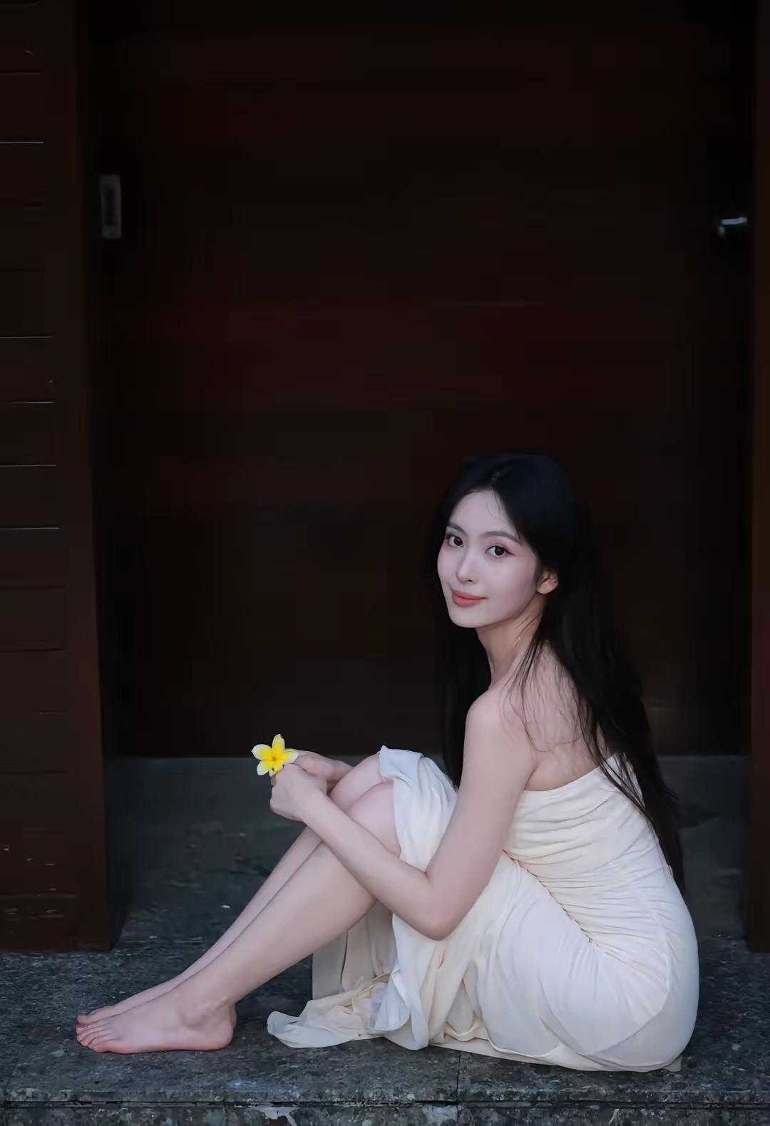 人比黄花娇！