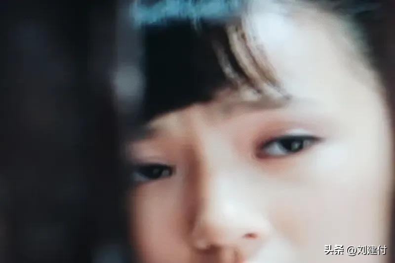 陈晓旭临终前联系前夫，这事真让人忍不住瞎寻思。她和前夫毕彦君有过一段婚姻，后来她