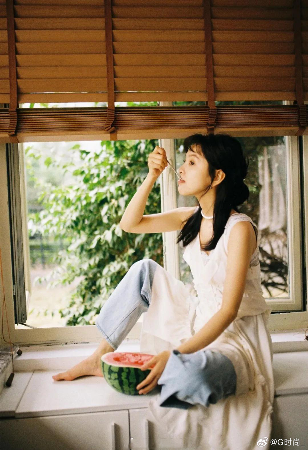 章若楠的夏日微甜穿搭，温柔不稚嫩，松弛不随意，素人也能学起来！ 章若楠章若楠