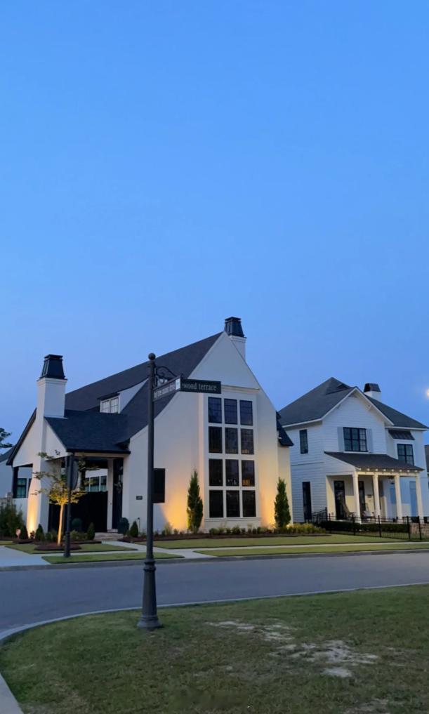 小红书外国老用户坐不住了 在小红书上，老美用户曝光了美国房子不如中国，你们瞧瞧：