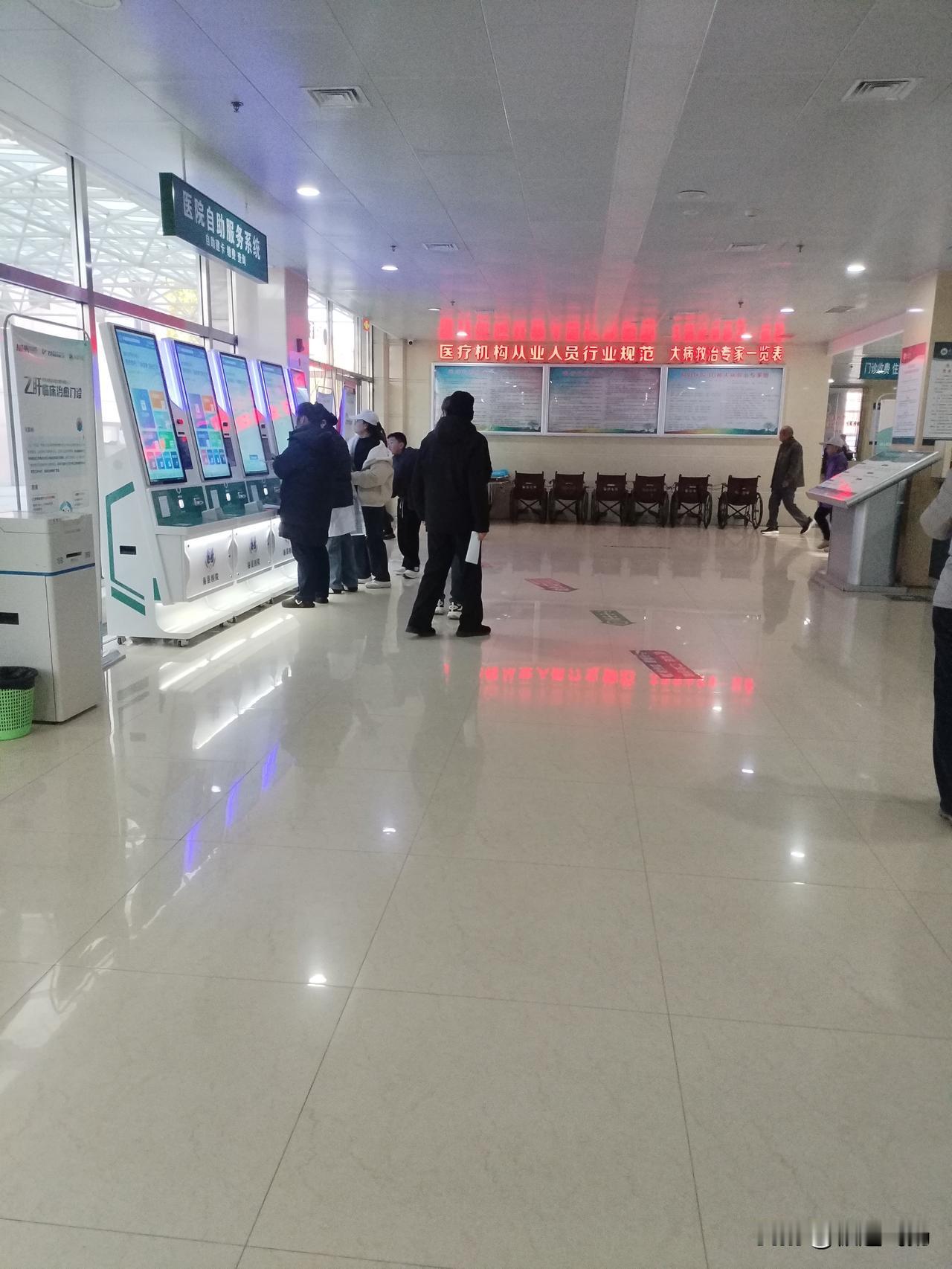 今天老娘的状态有所好转，自己慢慢的走路。虽然，慢。慢到，抬脚都好几分钟抬起来。