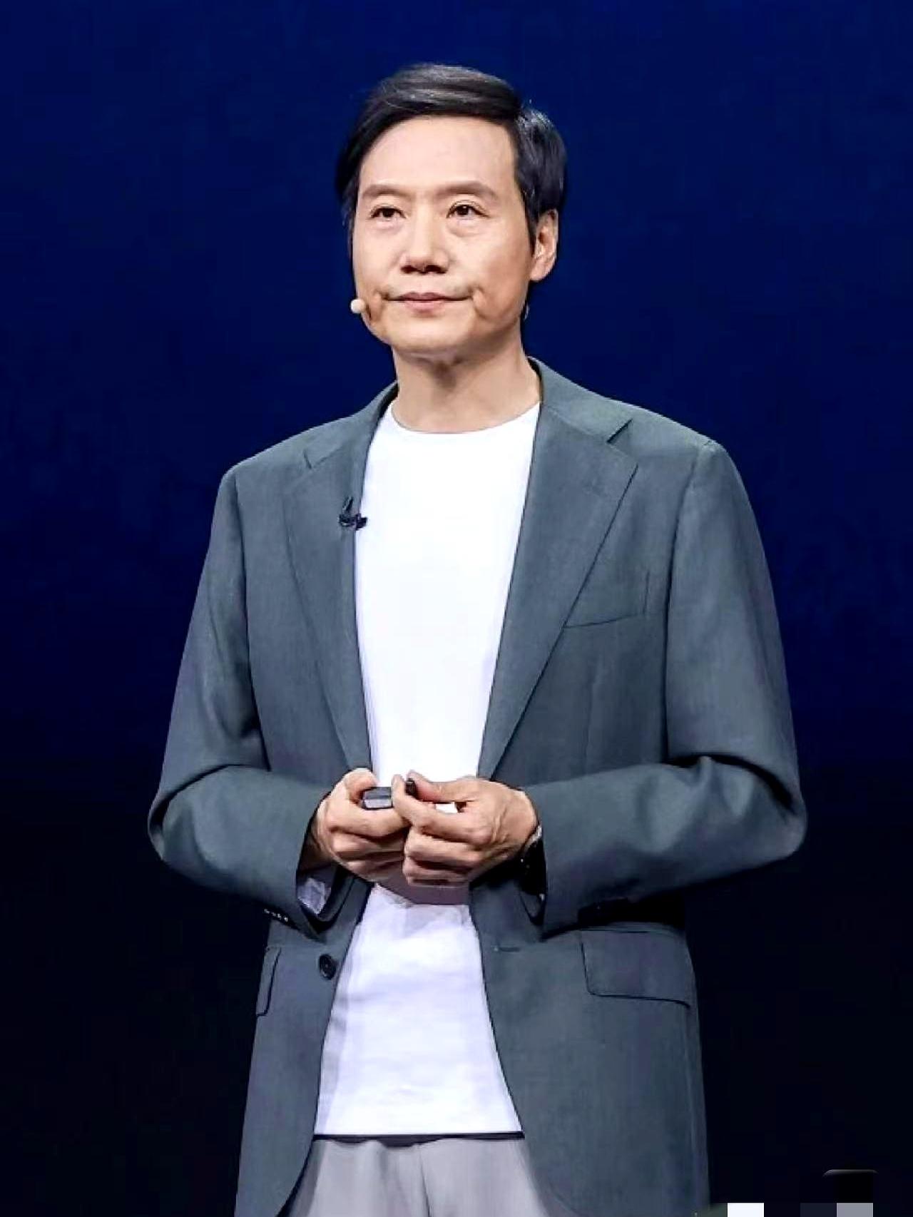 大家发现没有！
 

樊振东刚拿下冠军，他就立刻把庆祝海报投遍了各大商场的大屏幕