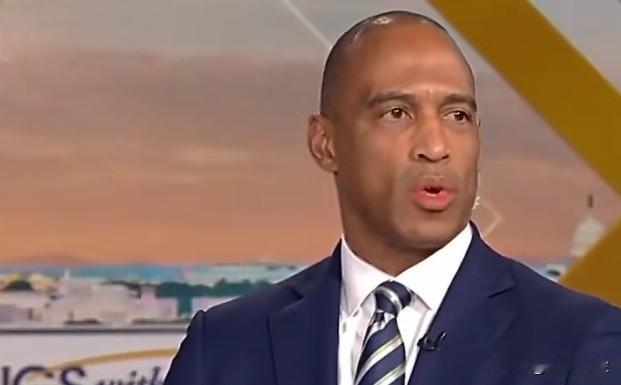 美国住房与城市发展部部长斯科特·特纳指出，拜登政府曾允许向非法移民提供由纳税人资