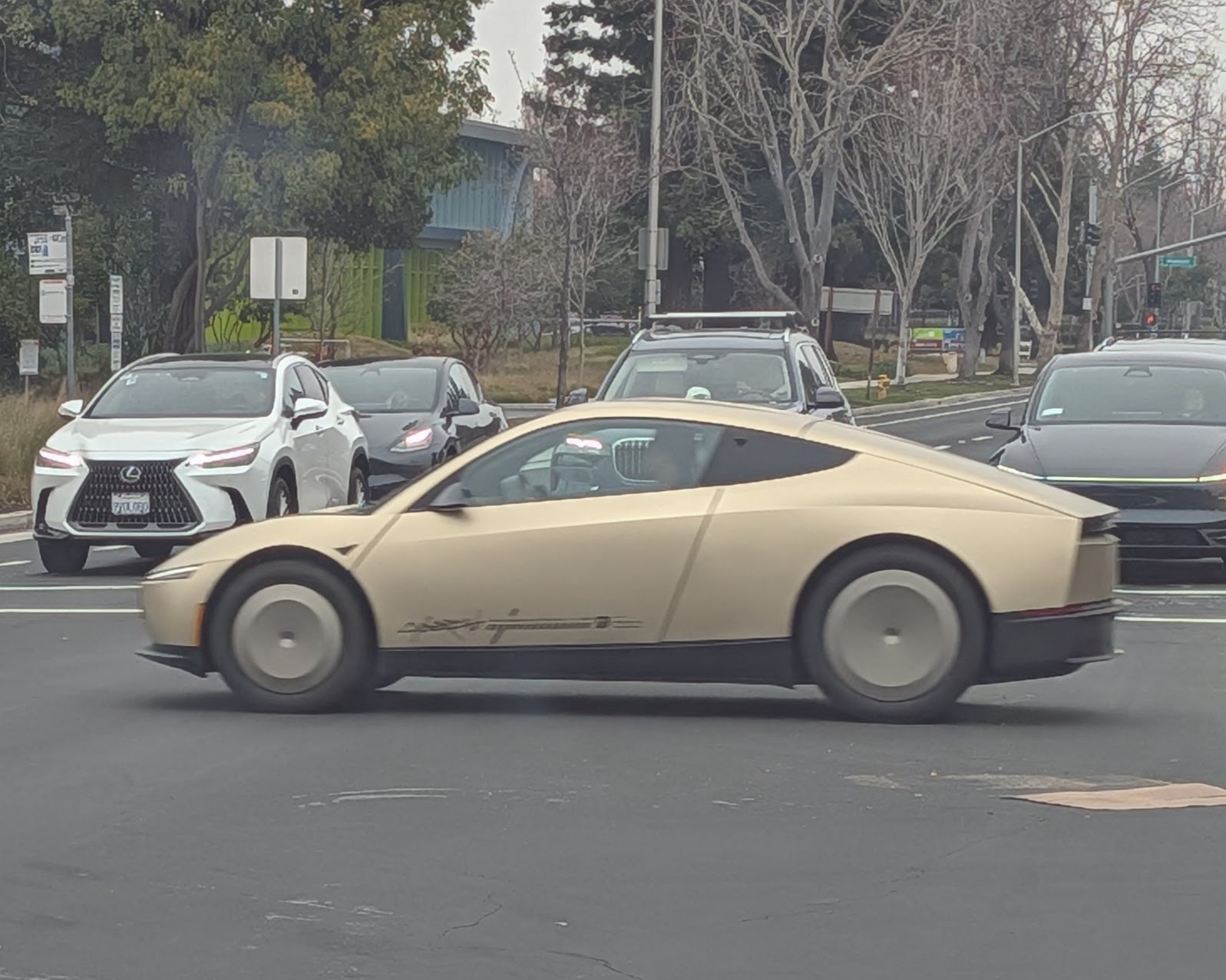 1月26日，马斯克：由于自动驾驶技术，特斯拉的市值超过了整个汽车行业的总和。而这