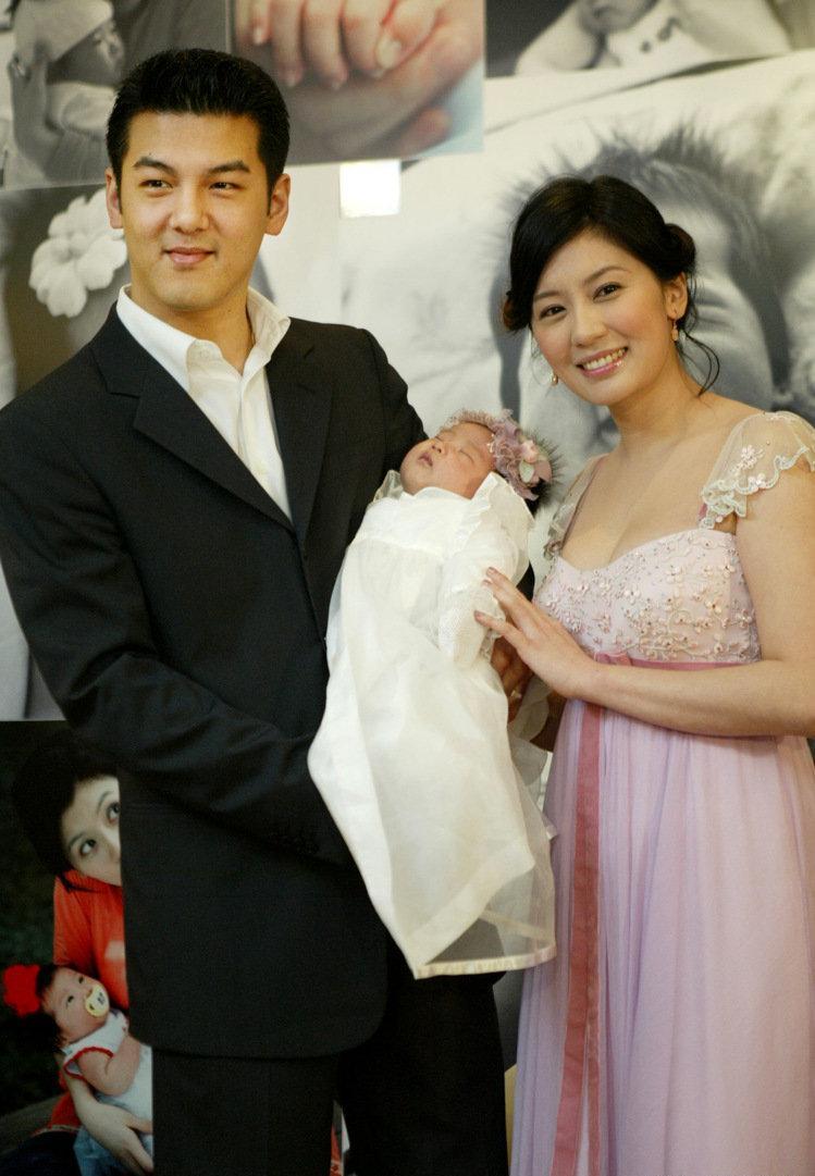 2009年，贾静雯生了一个女儿，婆婆气得破口大骂。后来贾静雯离婚，婆婆高兴坏了，