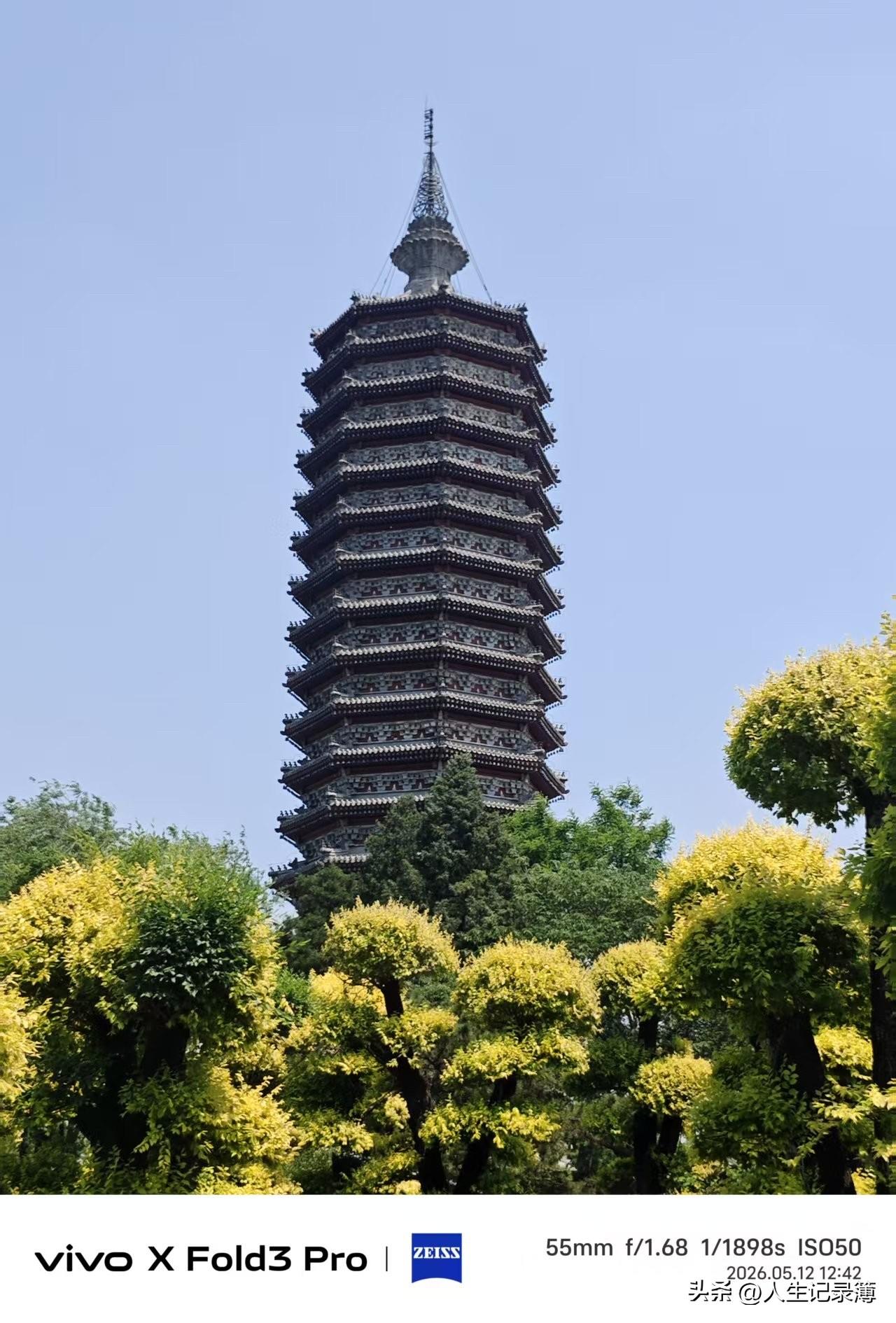 百姓住的叫“家”。
贵族住的叫“府”。
财主住的叫“宅”。
临时住的叫“寓”。