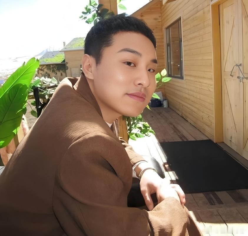 徐志胜说要把自己重新养一遍主打一个自我救赎式生活，放下过往所有精神包袱，用心喂养