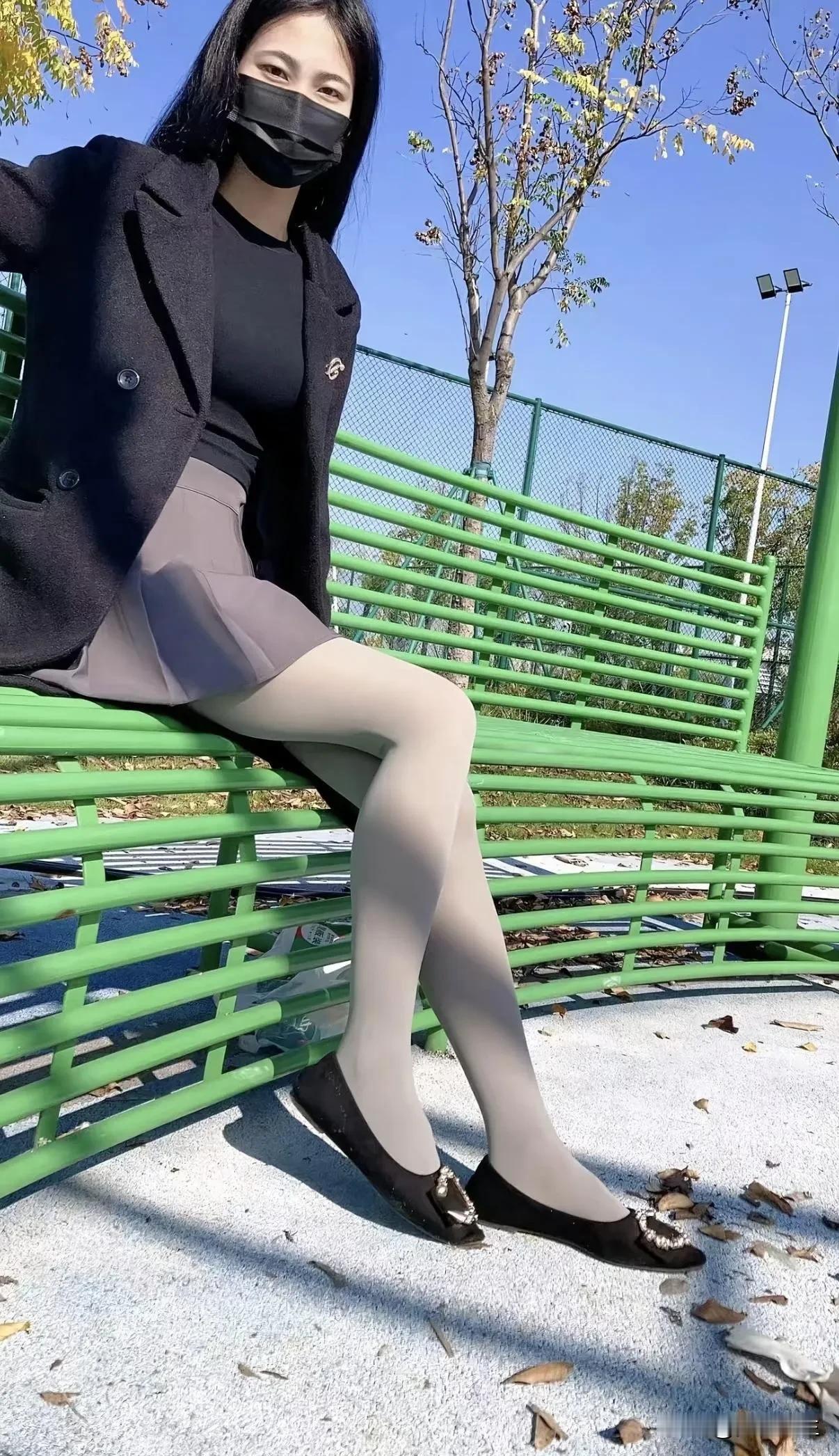 问我祖先在何处？山西洪洞大槐树！
祖先故居叫什么？大槐树下老鸹窝！