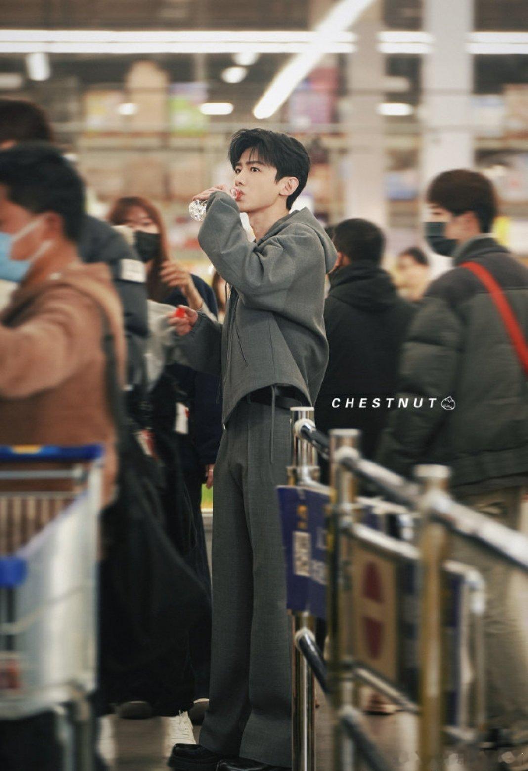 桑延来了，还不错。 ​​​