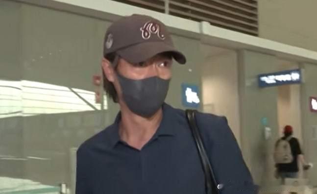 韩媒称洪明甫在更衣室训斥孙兴慜大v观赛团 【韩媒】洪明甫回国仅两天突然赴美……与