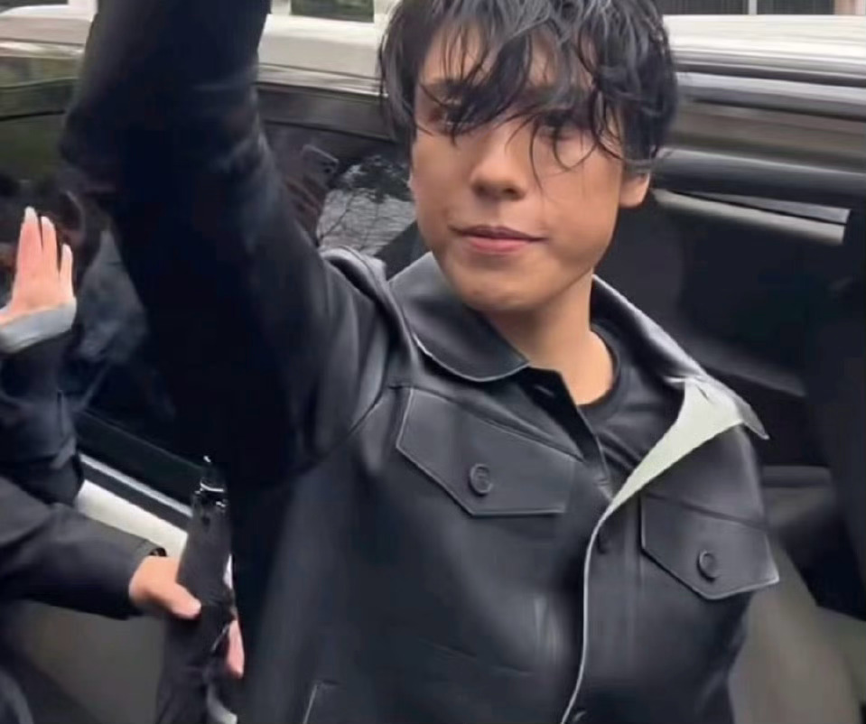 在街上就是路人甲吧？没认出来这是王子异