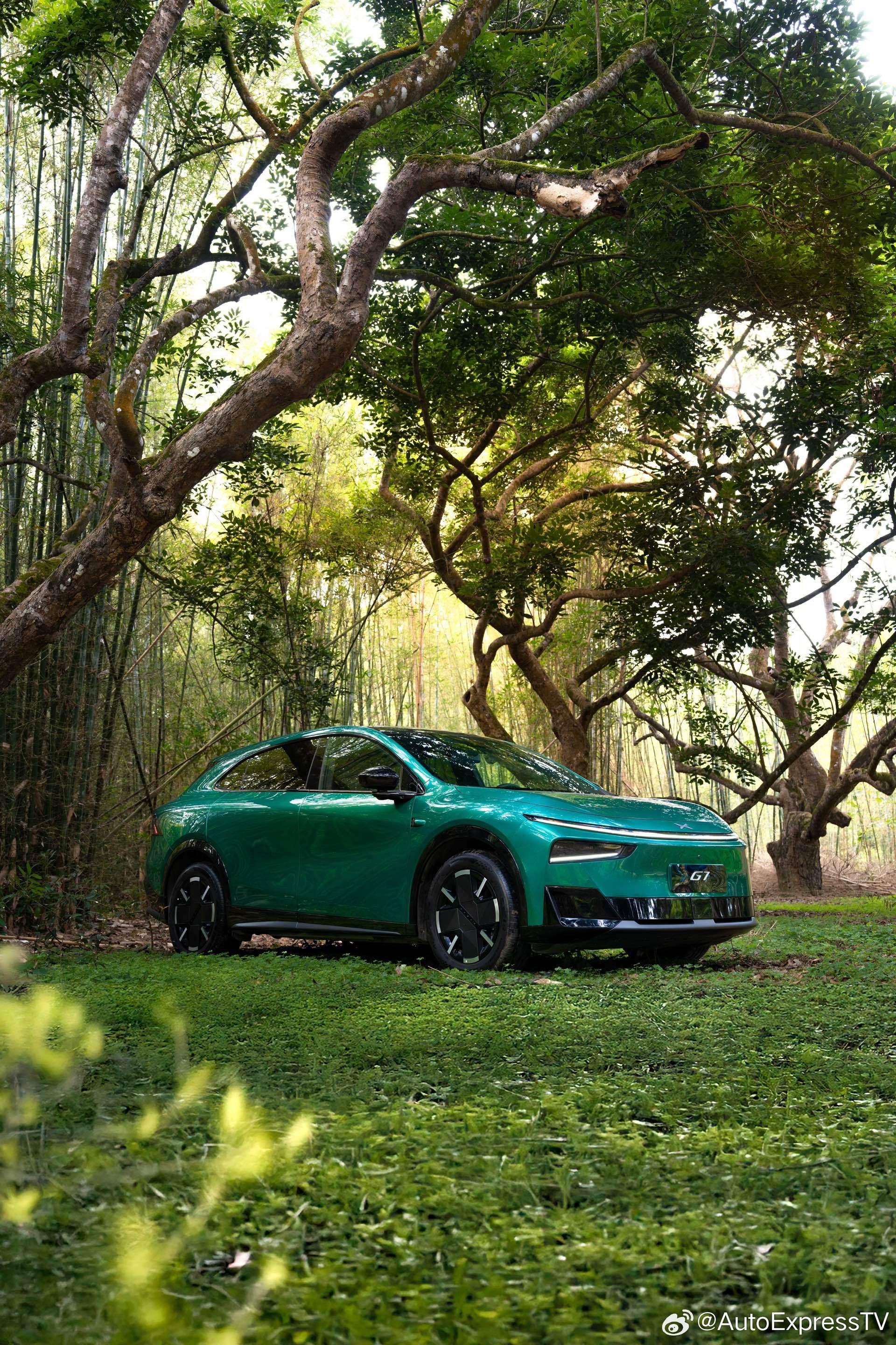 小鹏G7推出2026年全新官方改色新年新颜色，小鹏G7推出两款马年官方定制改色：