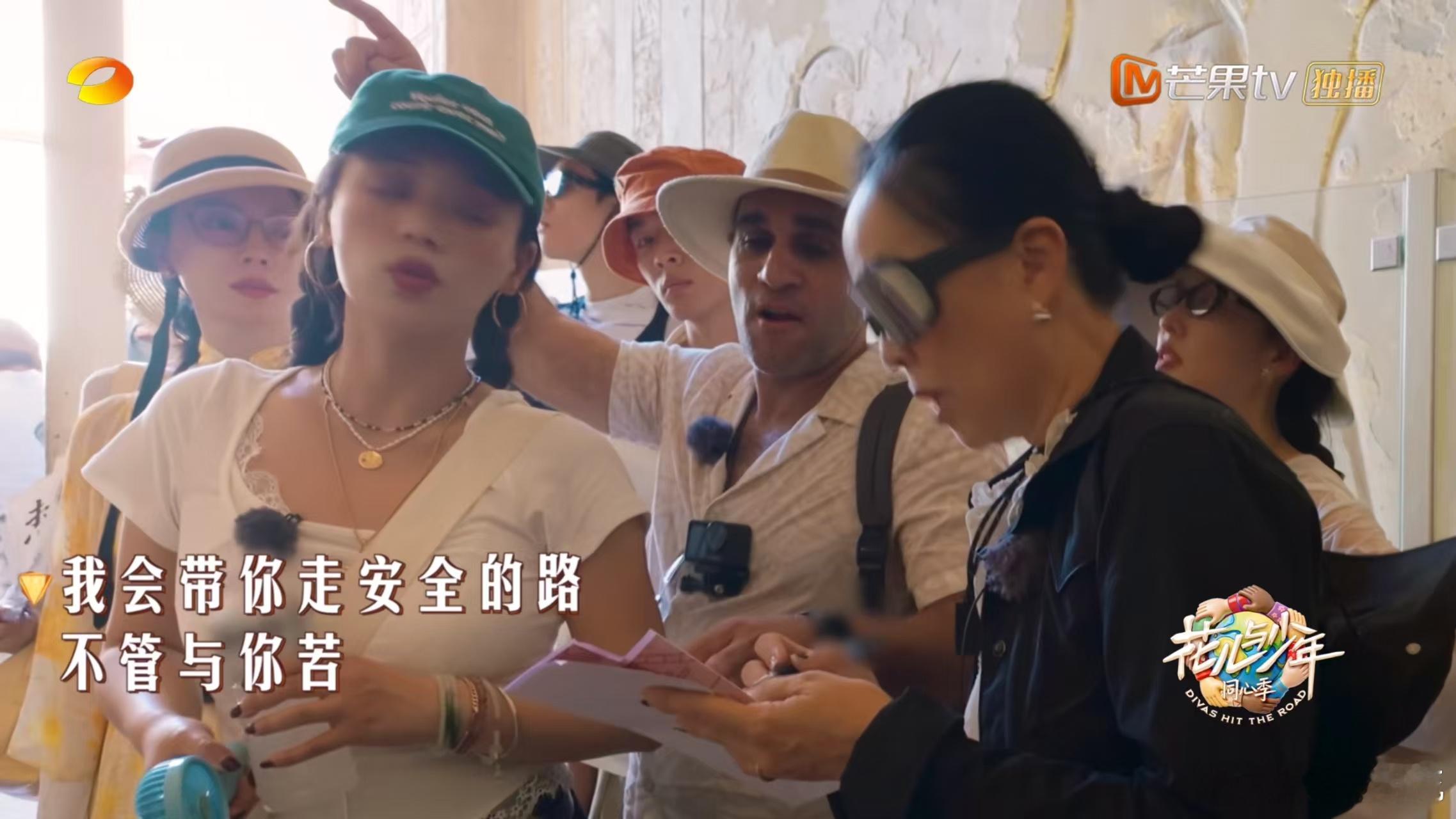 那英演我上课被点名参观太阳神时，导游叫住那英让帮忙翻译，那英那声“我怎么翻啊”带