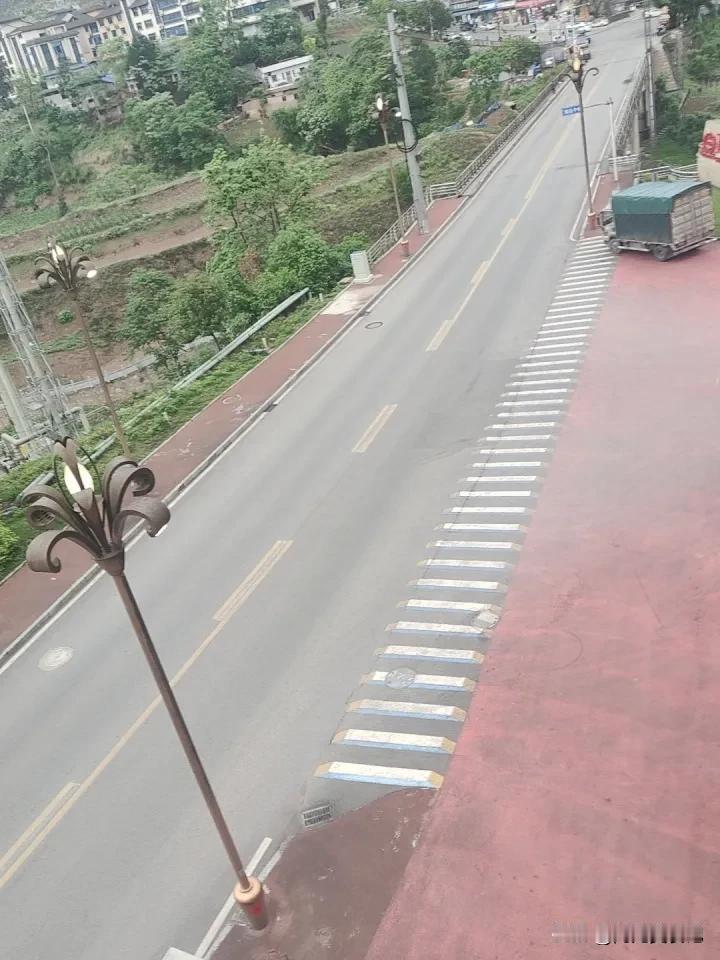 今天惠州天气超棒，特别适合出门散步。早上多云，之后像要转阴，最高30度，最低23