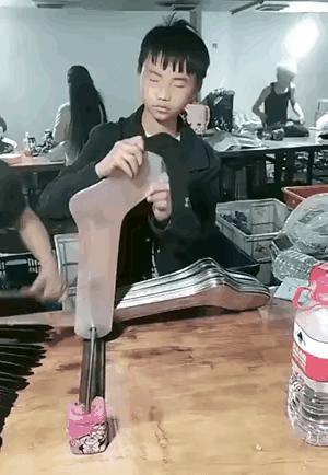 这回知道为什么有的厂，有好多人上班在摸鱼，然而产量照样达标了吧，因为摸鱼人的背后