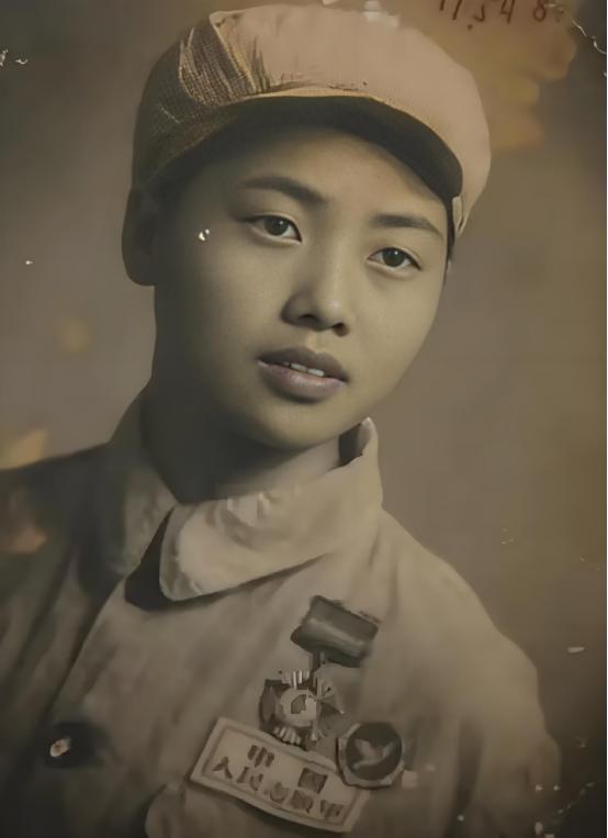 抗美援朝中，16岁的女护士，双眼被美军炮弹炸瞎，当场昏死，醒来后，她听到美军叽里