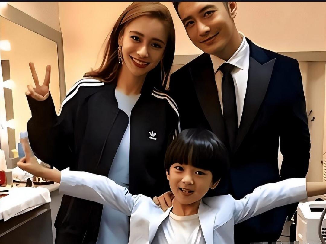 黄晓明在节目中开玩笑称10年后让儿子小海绵接班综艺，引发广泛关注与讨论。
黄晓明