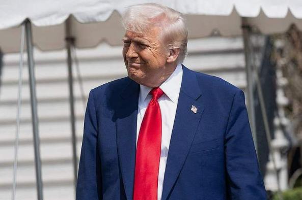 全网都看懵了，特朗普访华前夕，美国干了件自相矛盾的事。

你看，他一边对中国产品