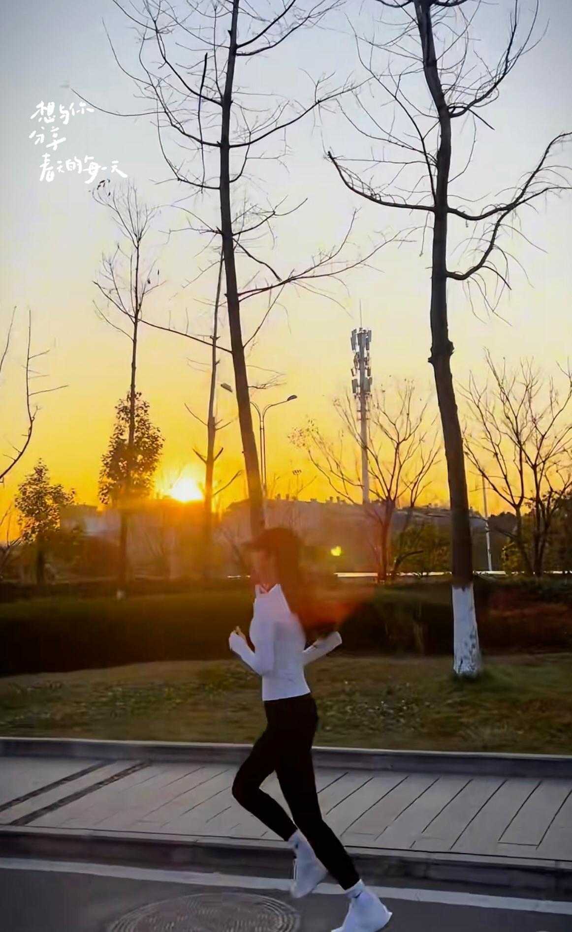 三月开跑，春风为伴，烦恼全消散脚步轻盈，心向暖阳，每一公里都治愈。春日赏花跑 三