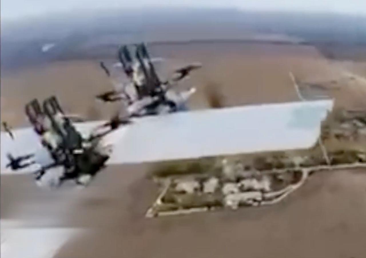 在乌克兰东部战线，一种新型作战模式正在蔓延——经过改装的六旋翼无人机母机，正悄然