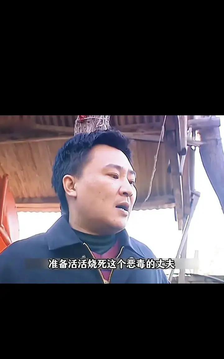 丈夫赌红眼回家动手，我抱着娃连夜跑回娘家。
他追到我妈家门口踹门，手里还拎着汽油