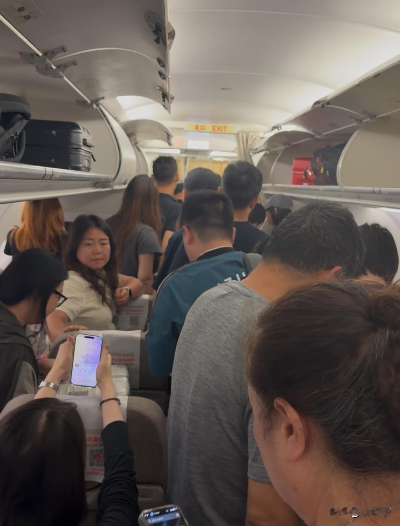 上海出发兰州青海行！深夜落地兰州，温差给我们上了一课。

昨天，一家人约上朋友，