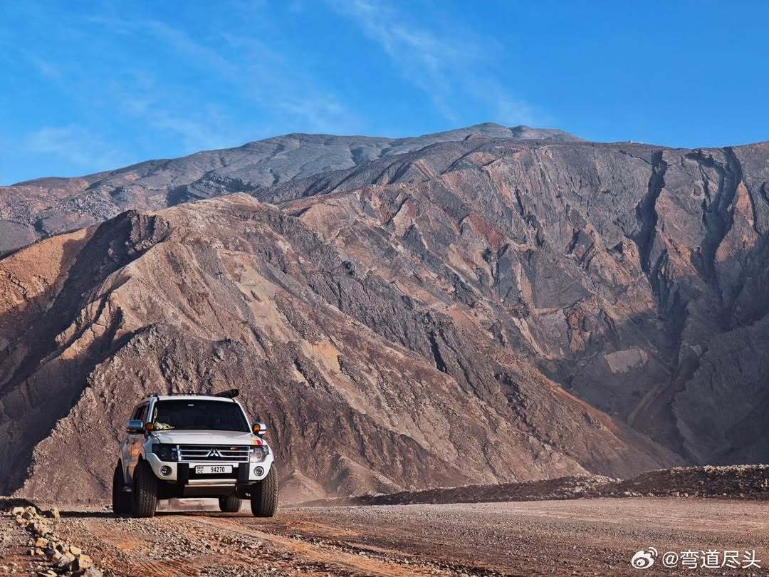 帕杰罗 征途即坦途，前杠切得不错。帕杰罗v97mitsubishimontero