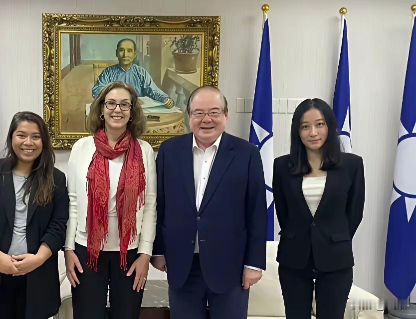 无惧美方压力，蓝白合力第四次挡下防务特别预算列案。
2025年12月23日下午，