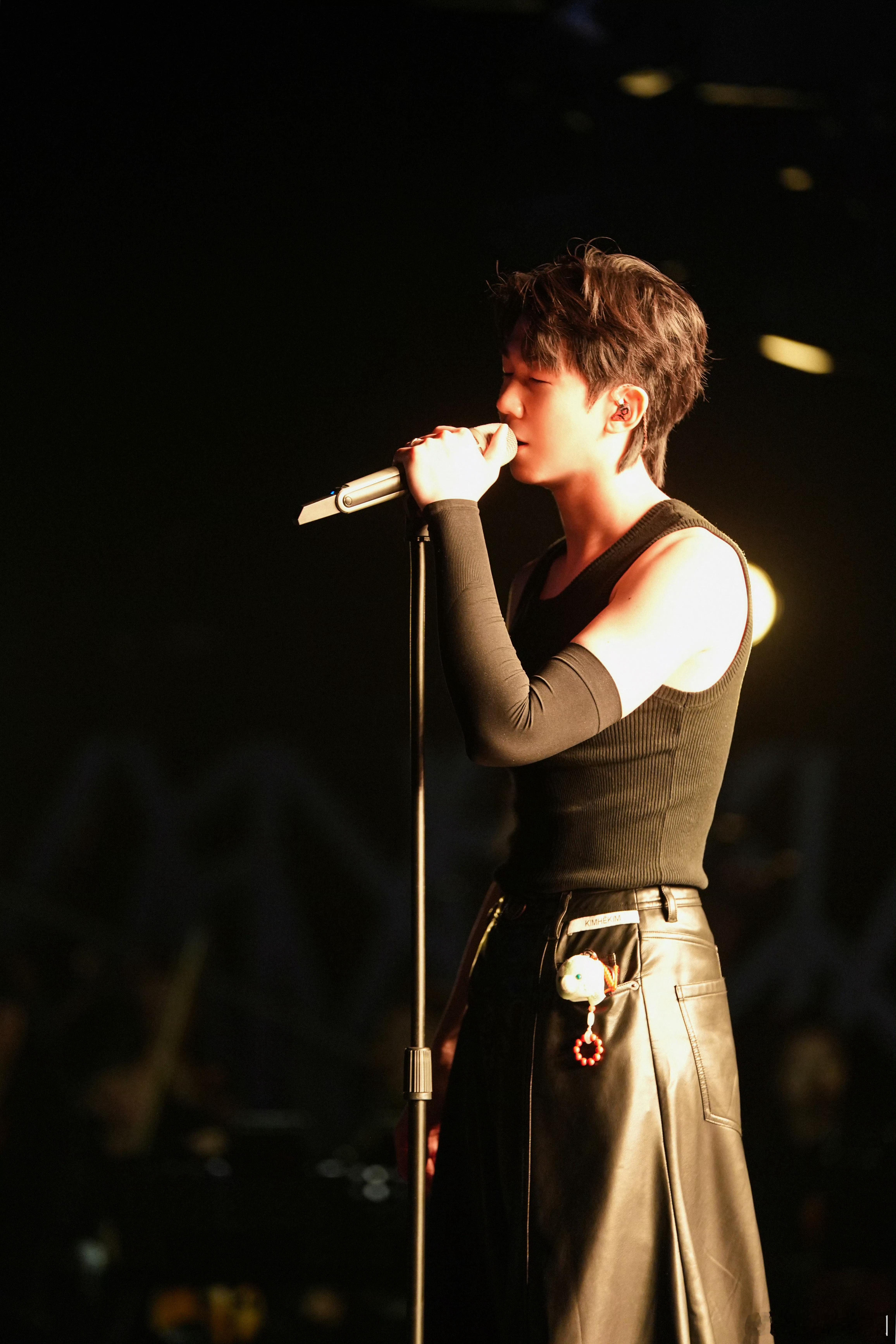 #白举纲后会无期舞台爆发力##白举纲改编后会无期# 白举纲演绎《后会无期》，改编