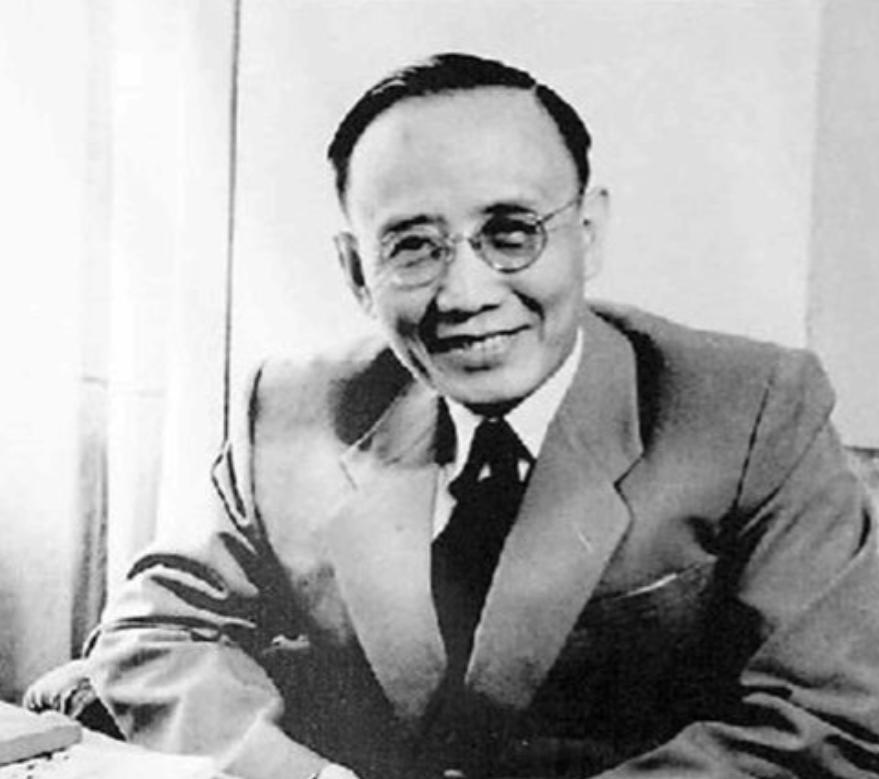 1956年，郭沫若把明神宗的定陵给挖了。不久之后，诡异的事情发生了。他的妻子、儿