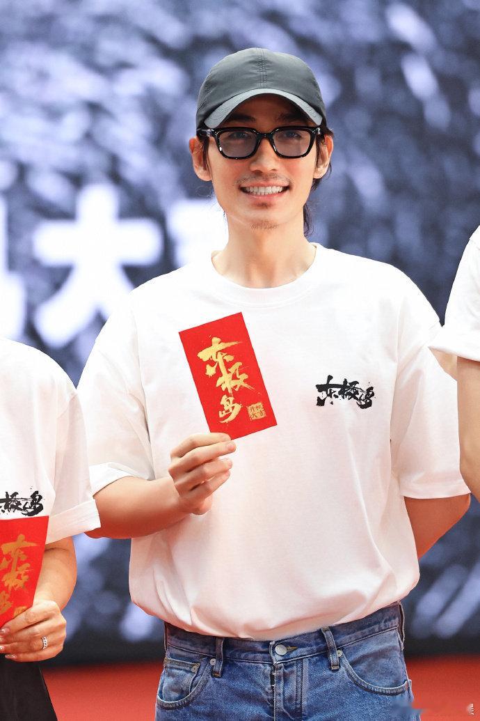 #朱一龙时隔3年再演灾难片#我相信，大家能够让我们大家感受到了这样的题材带给我们