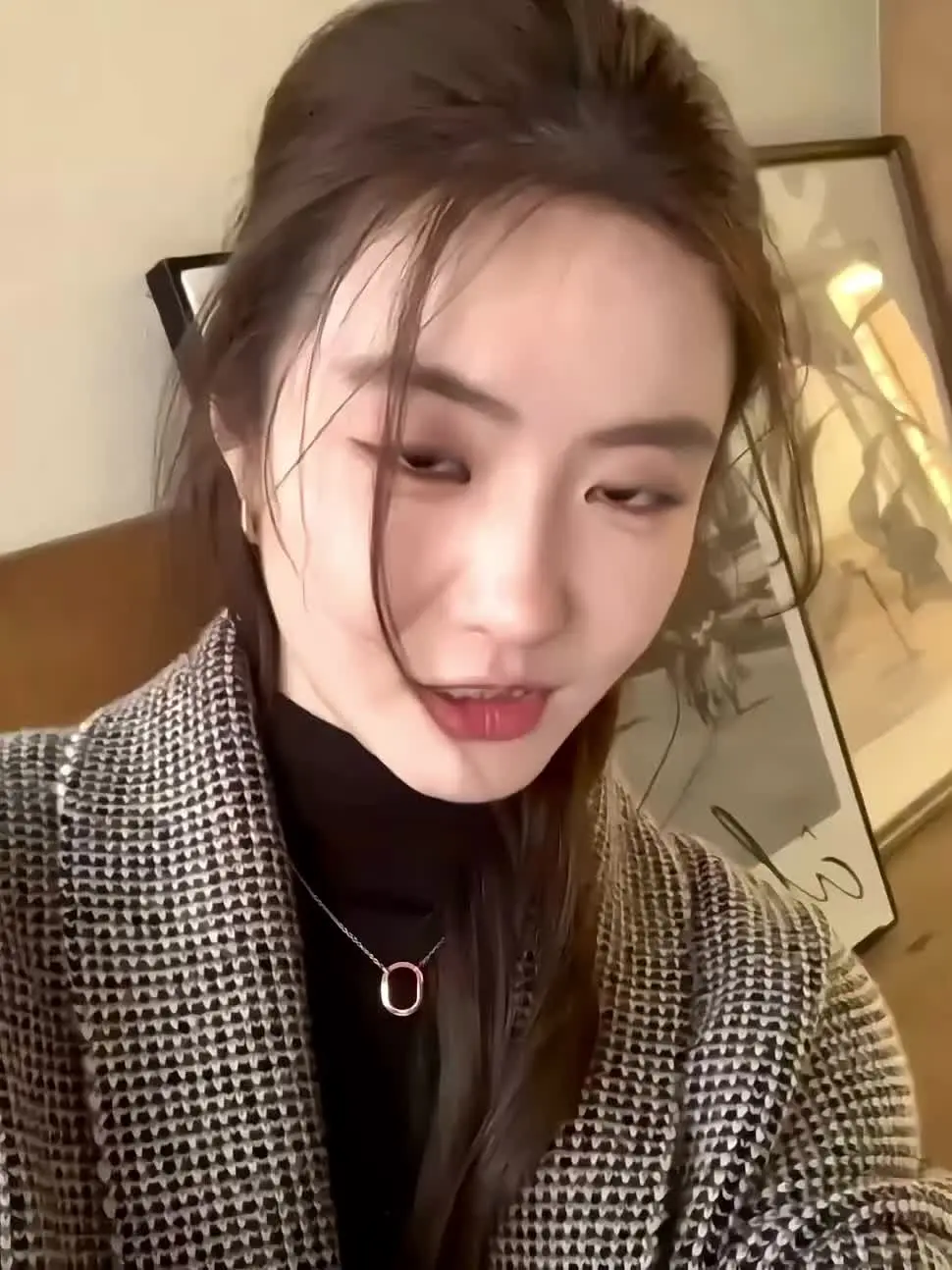 请给自己一个机会去认识新人 而不是回到过去那个不珍惜你的人身边 .