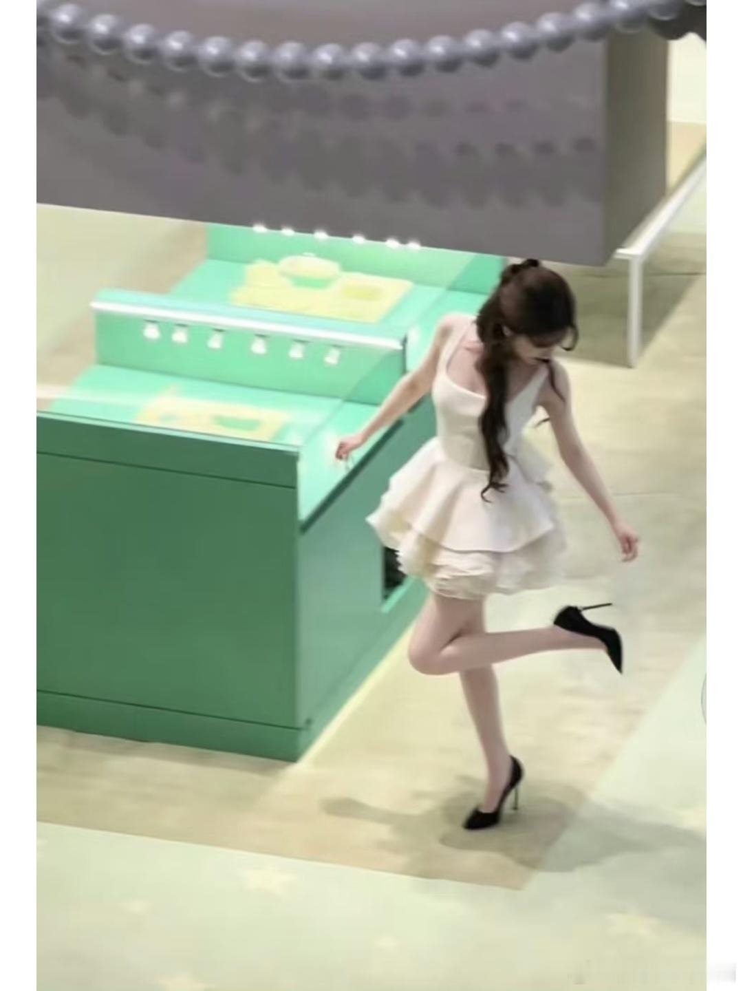 赵露思韩网5万赞的神图现在是6万啦！太争气了！像公主一样，好美