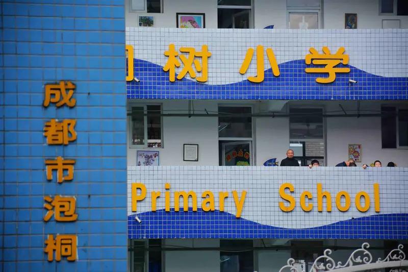 在成都小升初,怎样跨区上学? 在成都小升初想跨区上学，有不少门道。首先，跨区上学
